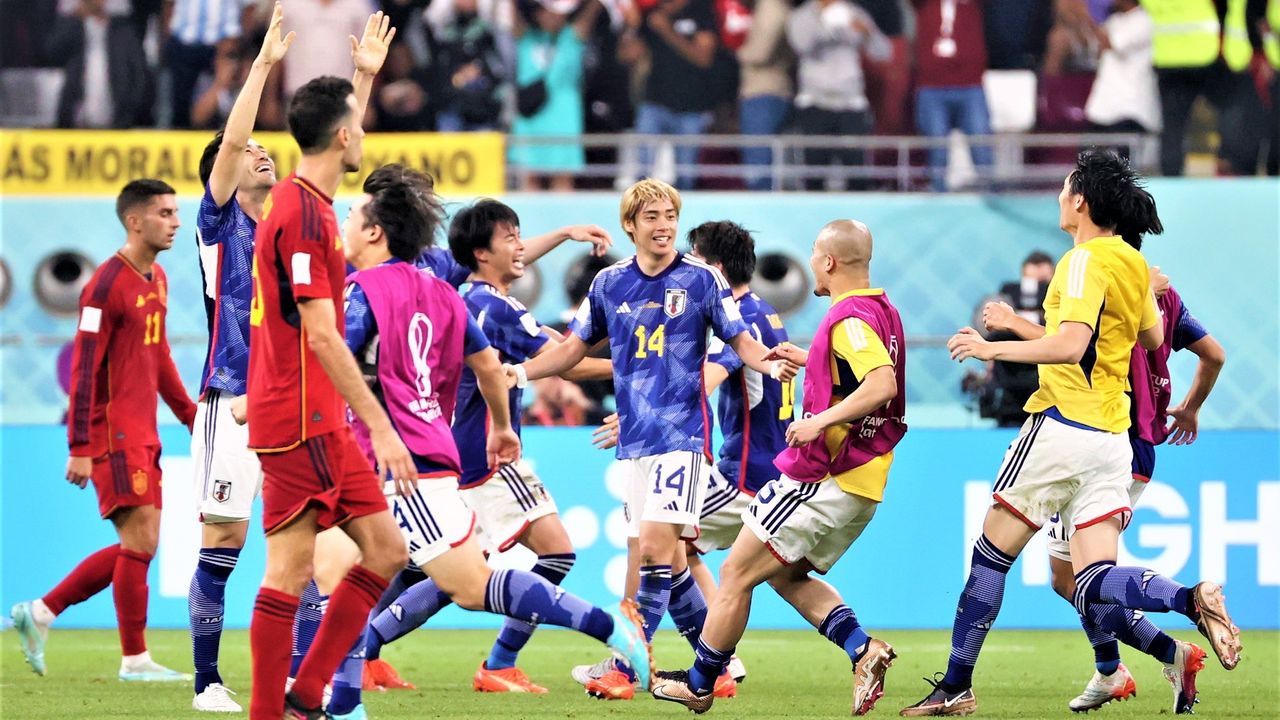 WTT总决赛：孙颖莎4-0横扫王艺迪，晋级八强